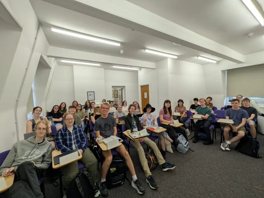 Students attending Katherine Hubler's HST 103H Modern Confrontations course in London. 