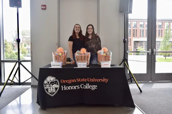 Alexa Elliot [Right] and Sally Albright [Left], at the 2018 Honors College New Student Induction 